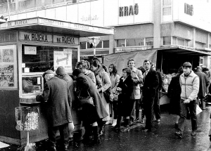 Godine 1982, Riječani kupuju ulaznice za utakmicu Rijeka - Hajduk