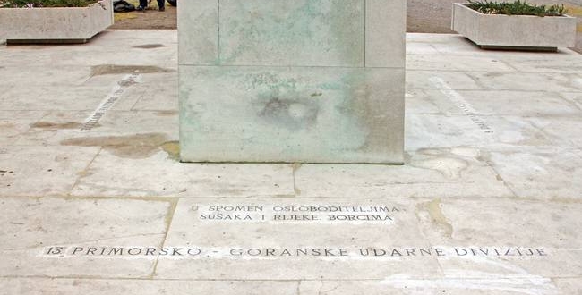 Natpis na Spomeniku oslobodenja