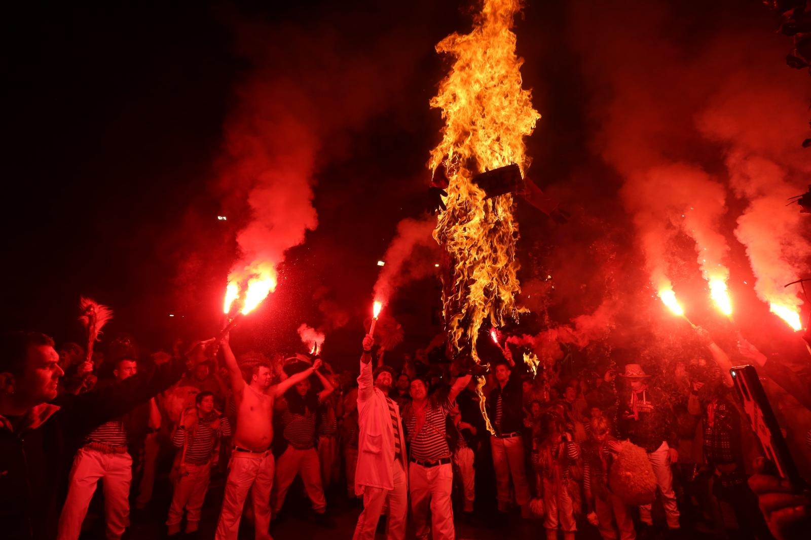 Viškovo: Halabujski zvončari nakon obilaska sela zapalili Pusta Viškovo: Halabujski zvončari nakon obilaska sela zapalili Pusta