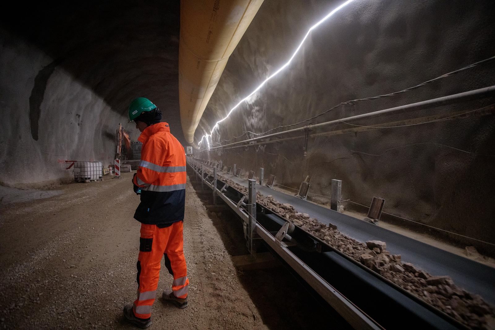 Oleg Butković sa suradnicima obišao gradilište druge cijevi tunela Učka