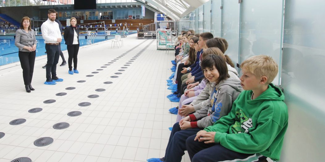 kastav pliva bazeni kantrida djeca plivanje