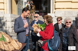 OPATIJA kirigin podjela paketa veliki petak (6)