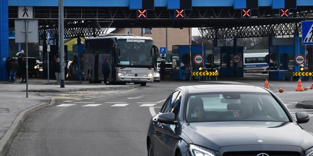 Slavonski Brod: Pojačan promet iz smjera BiH na graničnom prijelazu u Slavonskom Brodu Slavonski Brod: Pojačan promet iz smjera BiH na graničnom prijelazu u Slavonskom Brodu