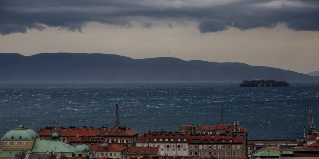 Sivo i kišno nebo iznad Rijeke