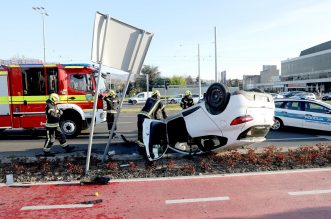 Zagreb: Jedan automobil završio na krovu u prometnoj nesreći u Vukovarskoj