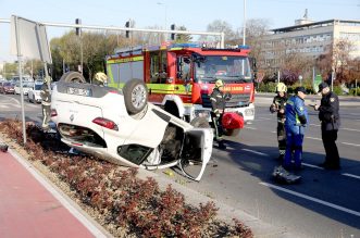 Zagreb: Jedan automobil završio na krovu u prometnoj nesreći u Vukovarskoj