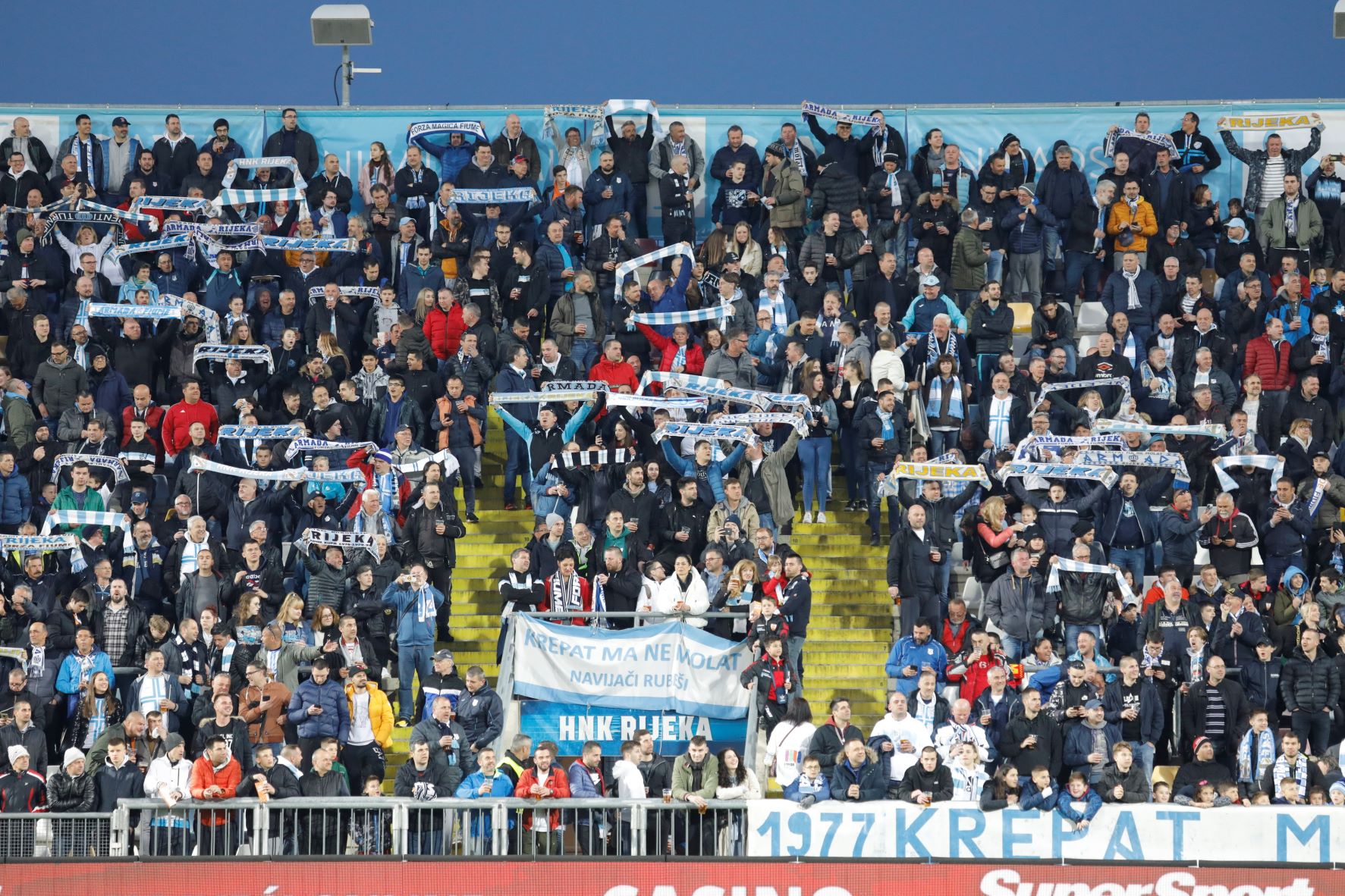 rijeka dinamo navijači 100422 122 rijeka dinamo navijači 100422 122