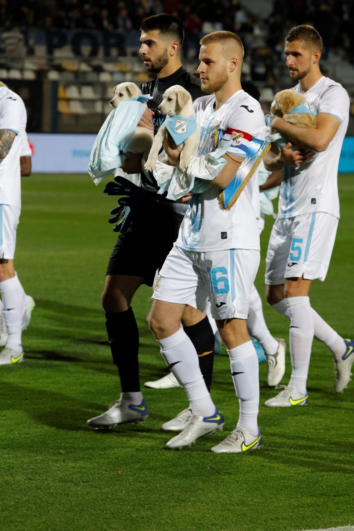 rijeka dinamo navijači 100422 14 rijeka dinamo navijači 100422 14