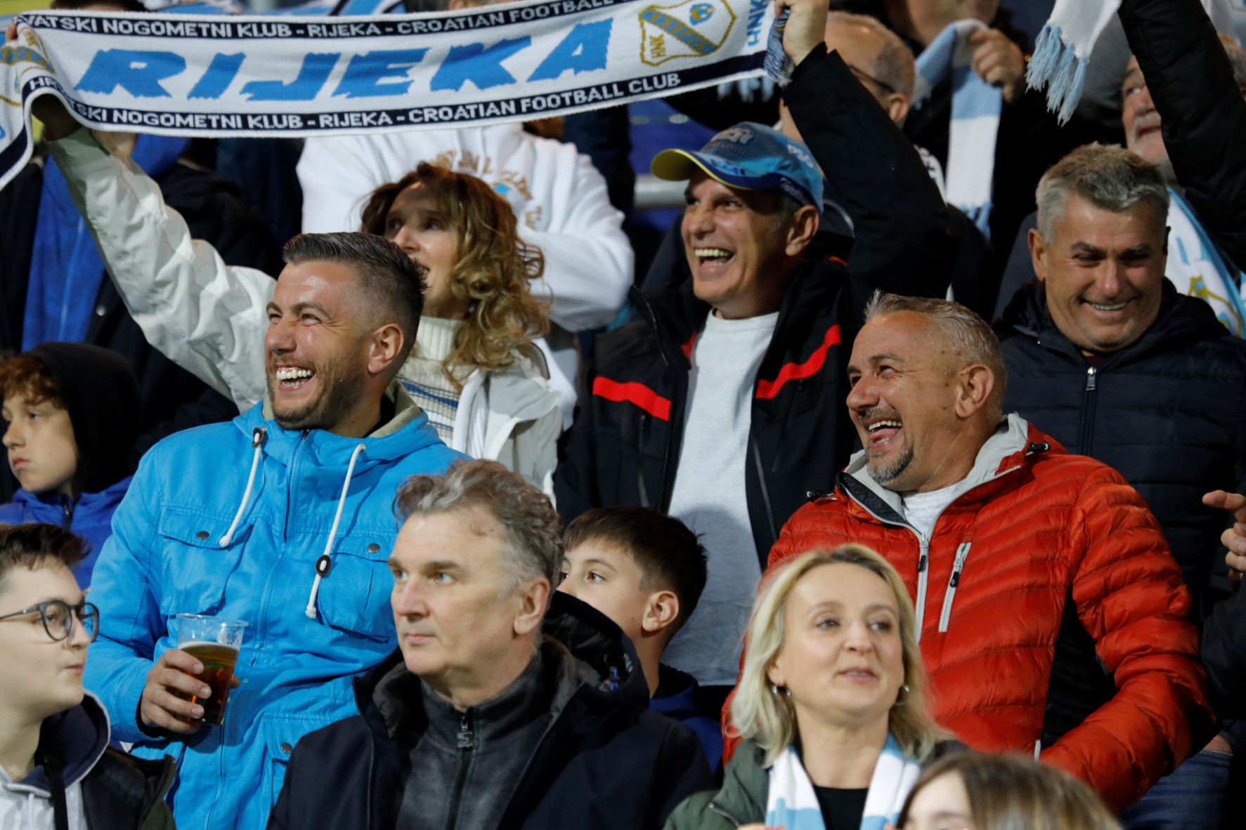 rijeka dinamo navijači 100422 144 rijeka dinamo navijači 100422 144