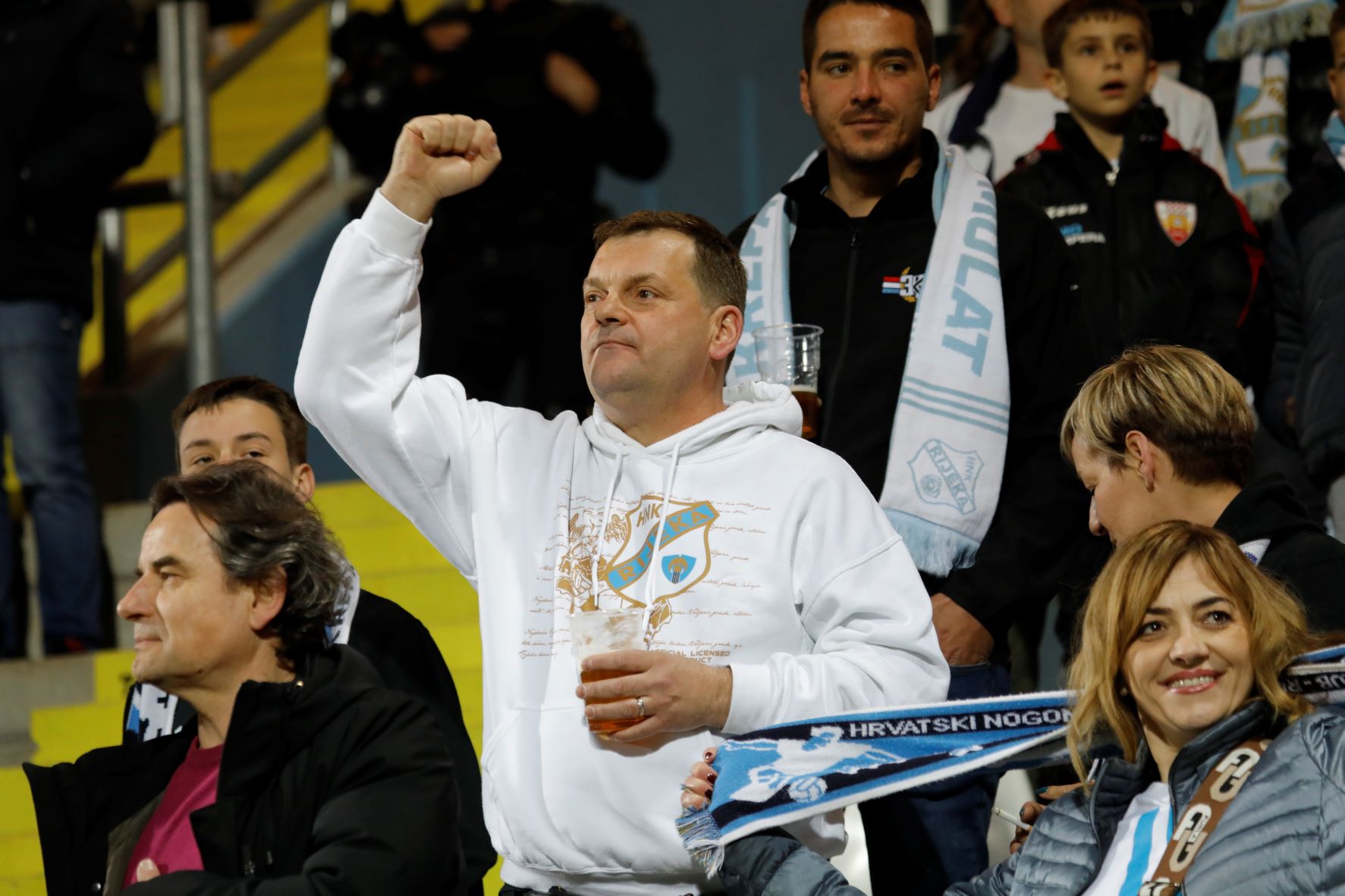 rijeka dinamo navijači 100422 17 rijeka dinamo navijači 100422 17