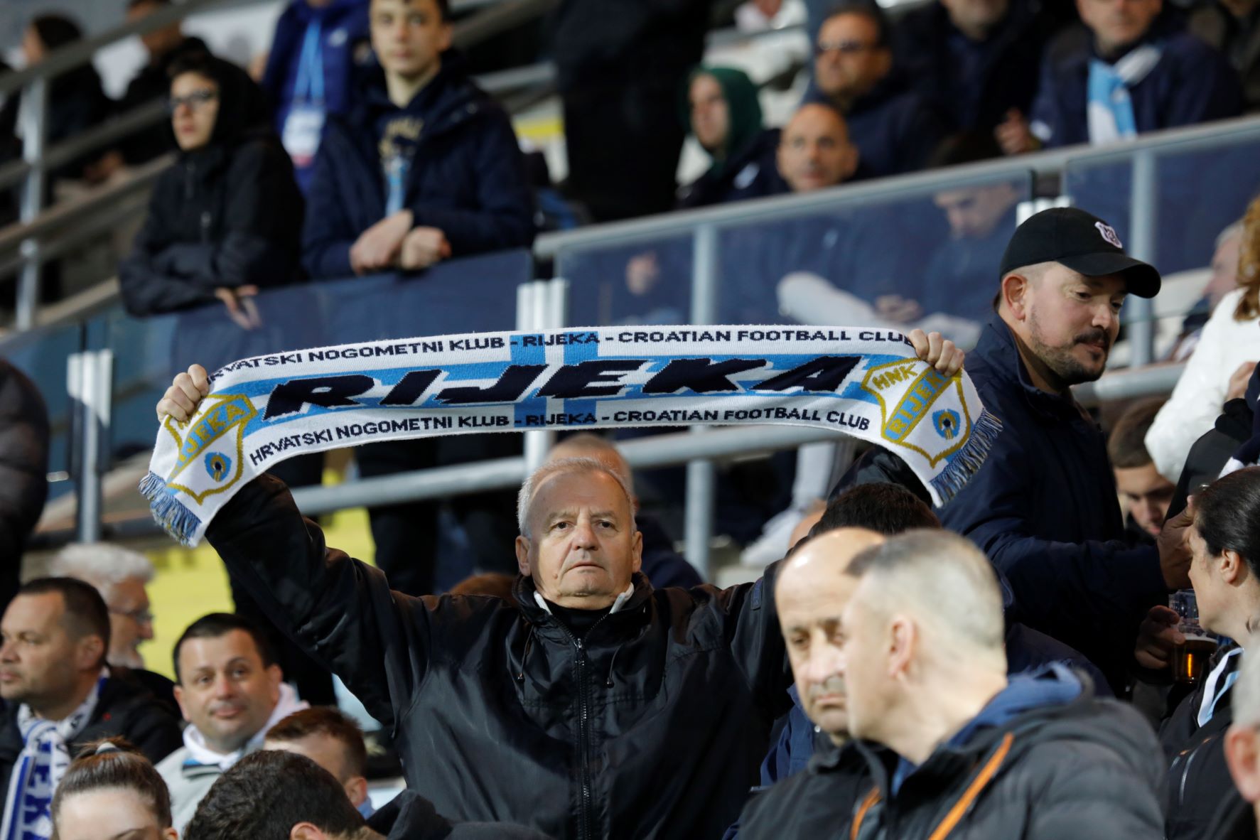 rijeka dinamo navijači 100422 188 rijeka dinamo navijači 100422 188