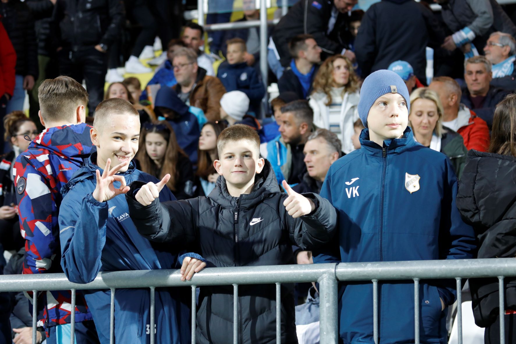 rijeka dinamo navijači 100422 1a rijeka dinamo navijači 100422 1a