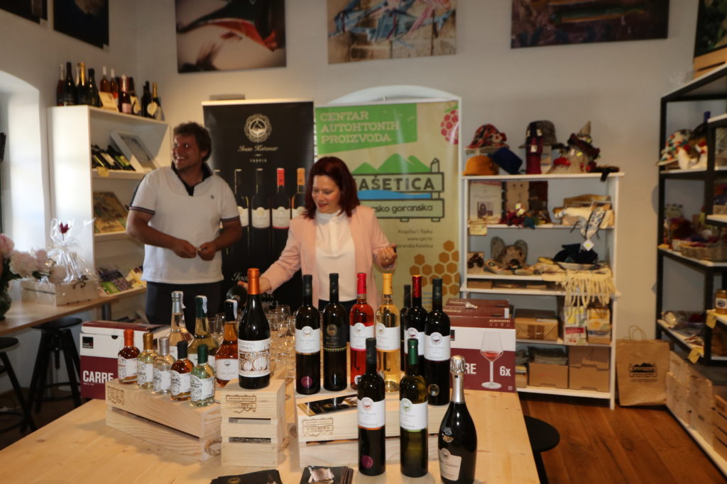 KASETICA pgz promocija kuca vina katunar (10) KASETICA pgz promocija kuca vina katunar (10)