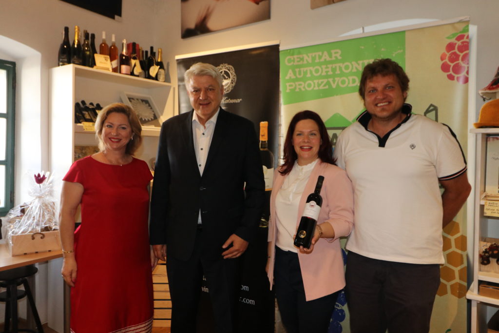 KASETICA pgz promocija kuca vina katunar (5) KASETICA pgz promocija kuca vina katunar (5)