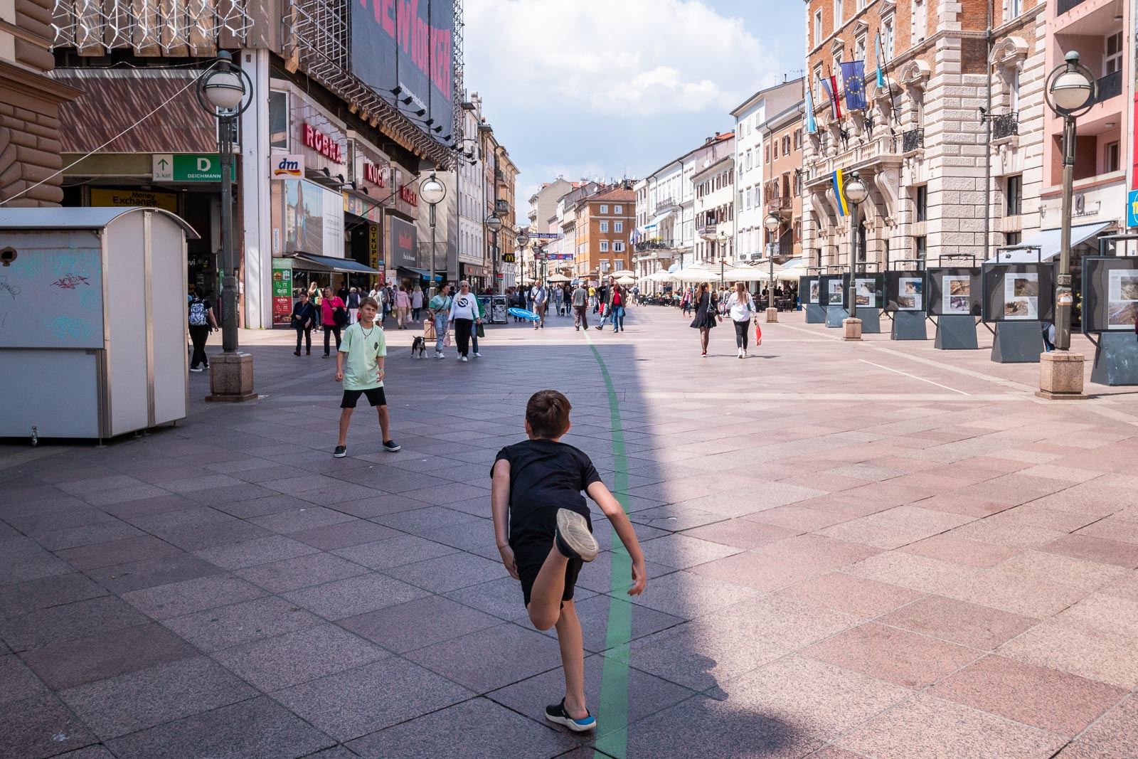 Korzo Rijeka djeca igra-8 Korzo Rijeka djeca igra-8