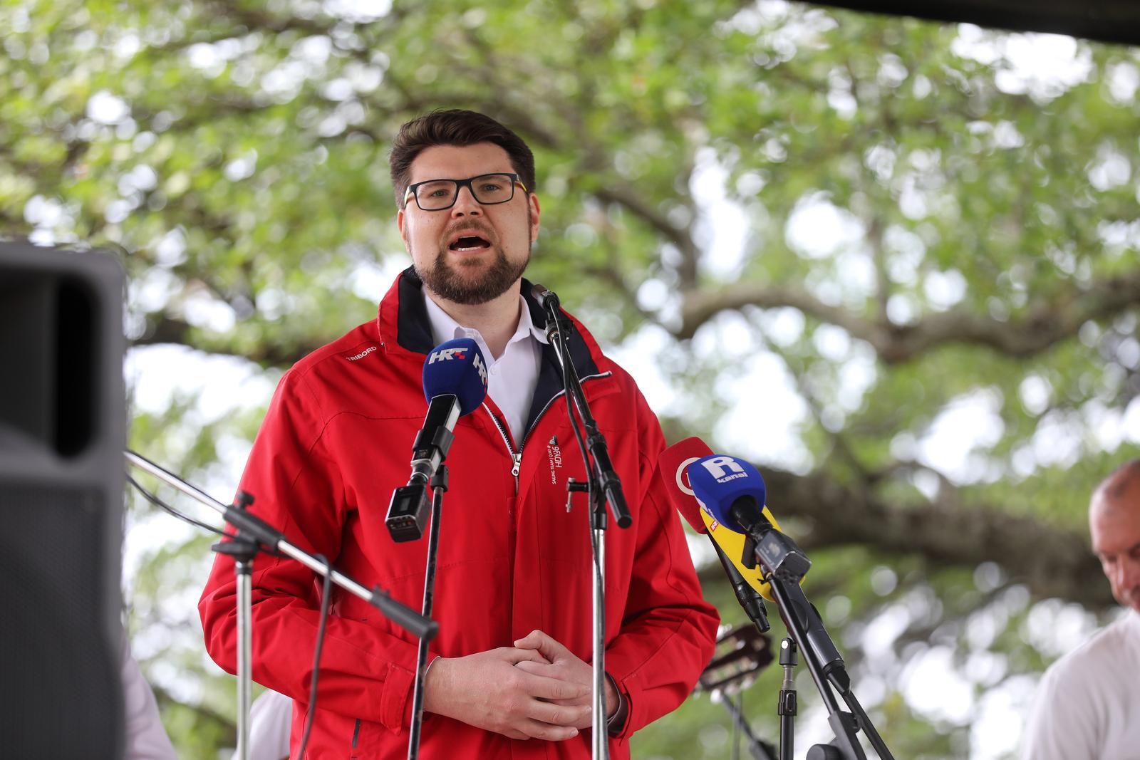 Tradicionalna proslava Praznika rada u organizaciji županijskog SDP-a ove godine održana je u Trsatu Tradicionalna proslava Praznika rada u organizaciji županijskog SDP-a ove godine održana je u Trsatu