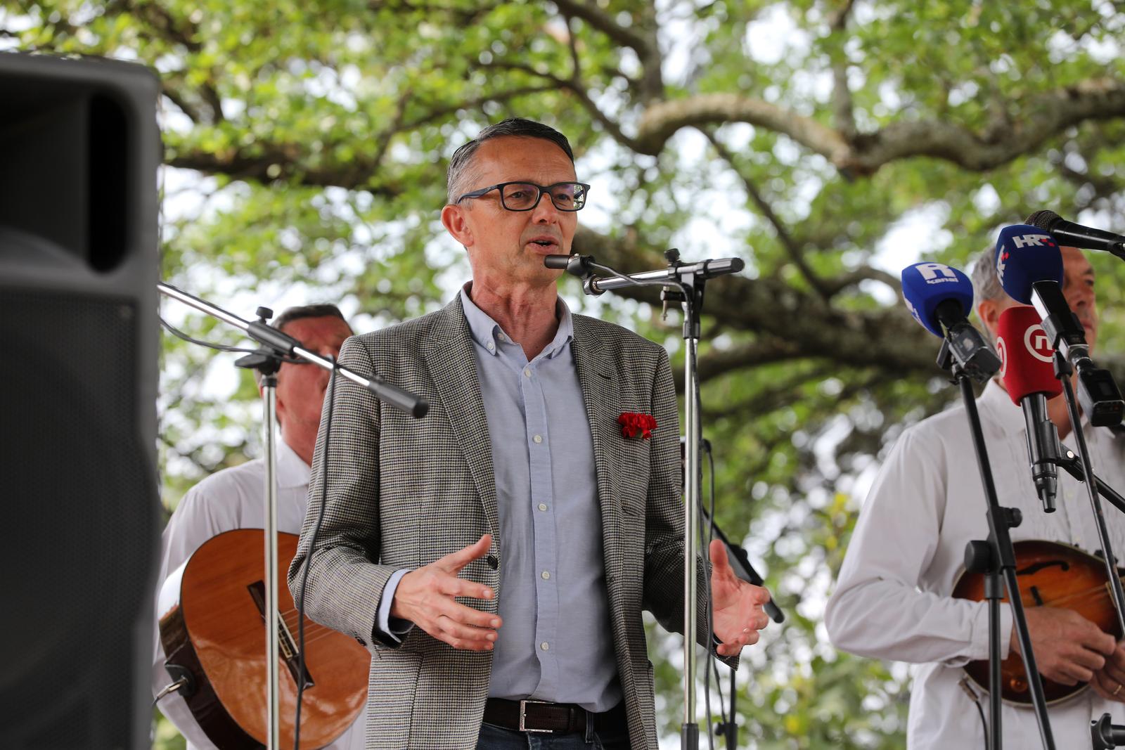 Tradicionalna proslava Praznika rada u organizaciji županijskog SDP-a ove godine održana je u Trsatu Tradicionalna proslava Praznika rada u organizaciji županijskog SDP-a ove godine održana je u Trsatu