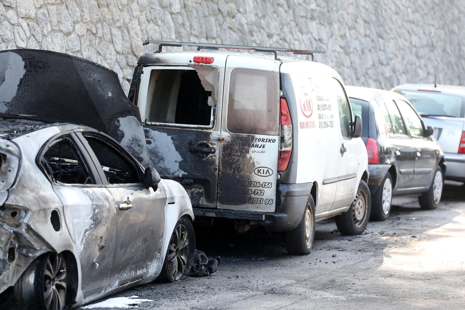 U Rijeci sinoć gorjelo šest automobila, očevid je u tijeku