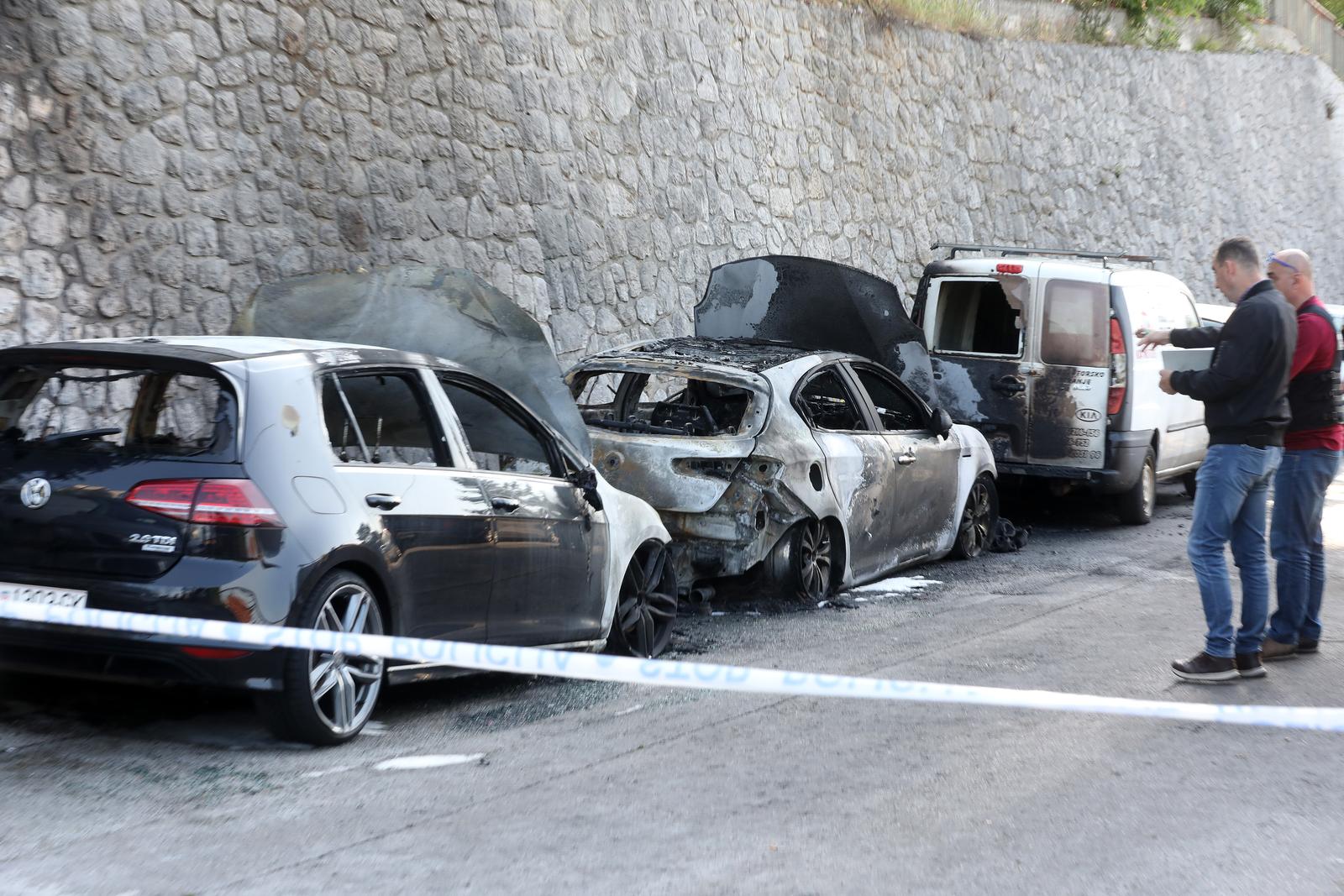 U Rijeci sinoć gorjelo šest automobila, očevid je u tijeku