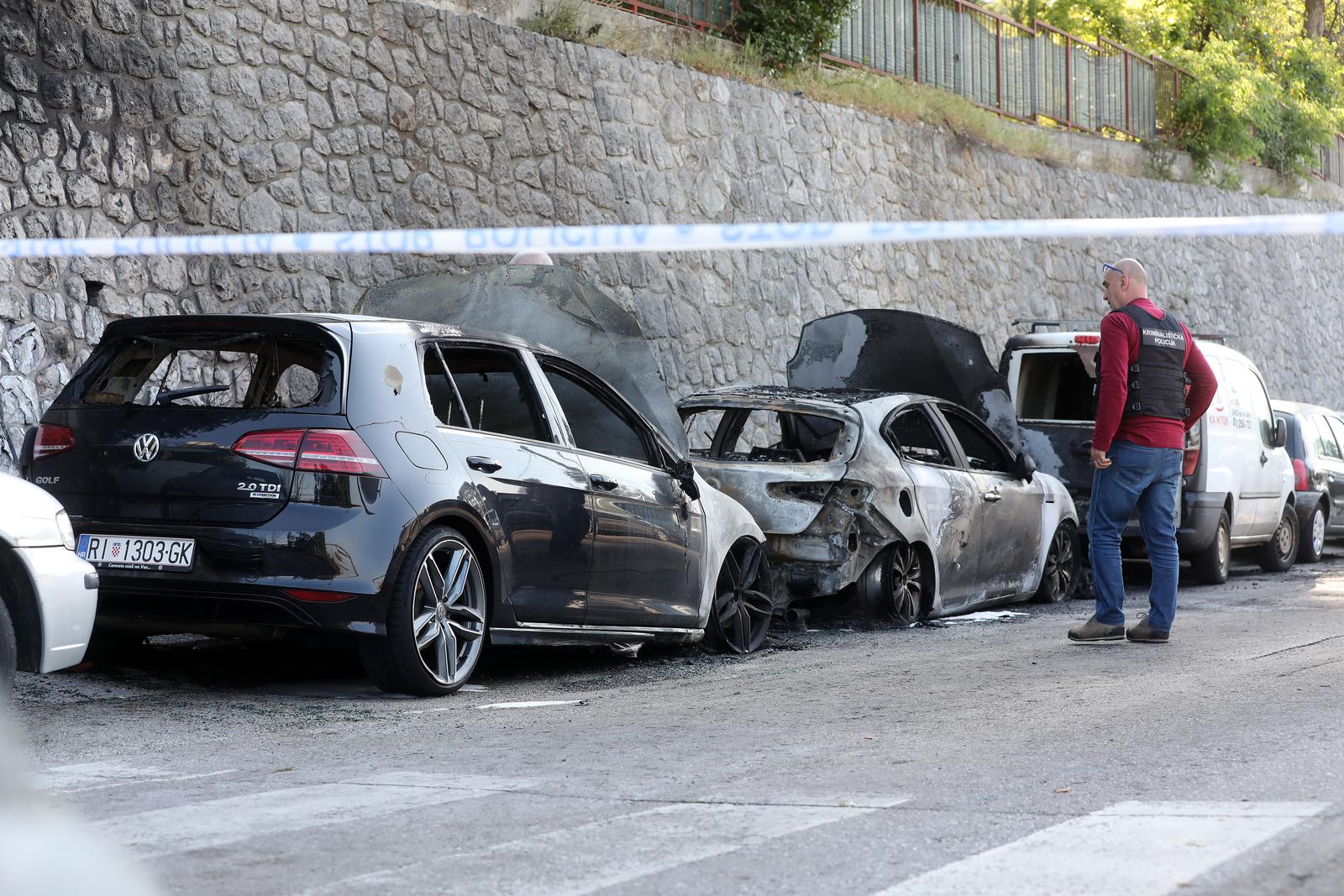 U Rijeci sinoć gorjelo šest automobila, očevid je u tijeku
