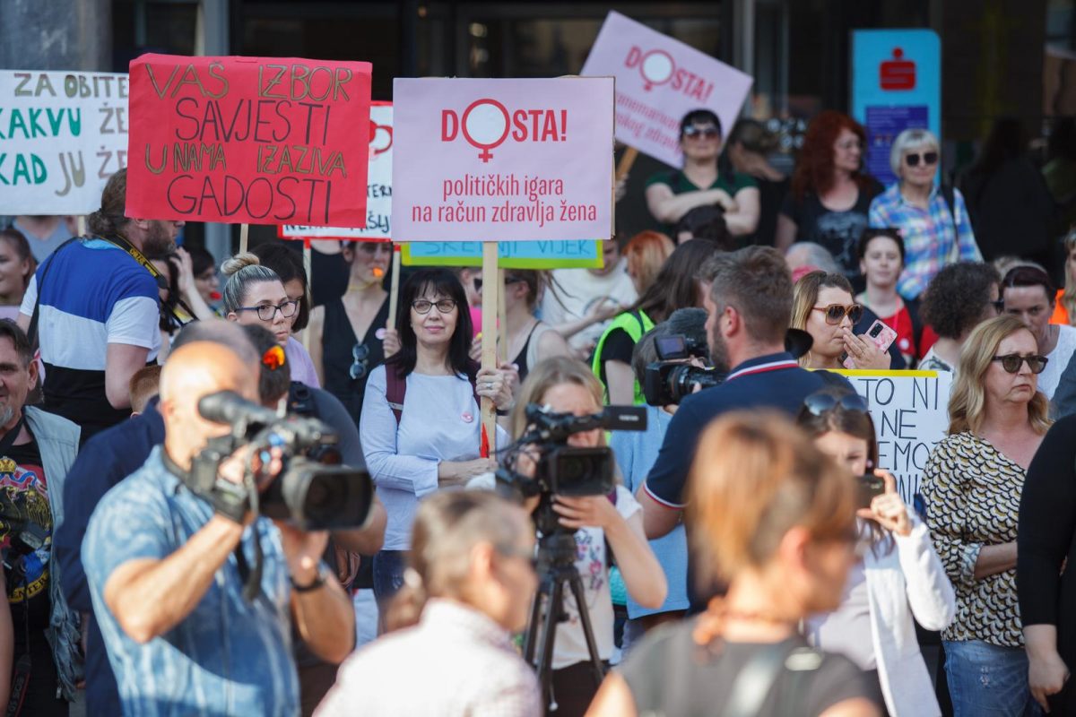 Rijeka: Prosvjed Dosta! Uništavanja javnog zdravstva i ugrožavanja zdravlja žena!
