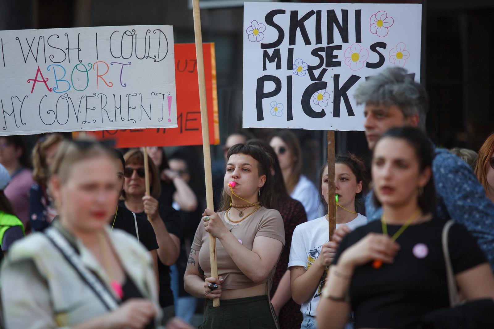 Rijeka: Prosvjed Dosta! Uništavanja javnog zdravstva i ugrožavanja zdravlja žena! Rijeka: Prosvjed Dosta! Uništavanja javnog zdravstva i ugrožavanja zdravlja žena!