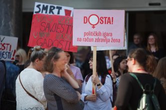 Rijeka: Prosvjed Dosta! Uništavanja javnog zdravstva i ugrožavanja zdravlja žena!