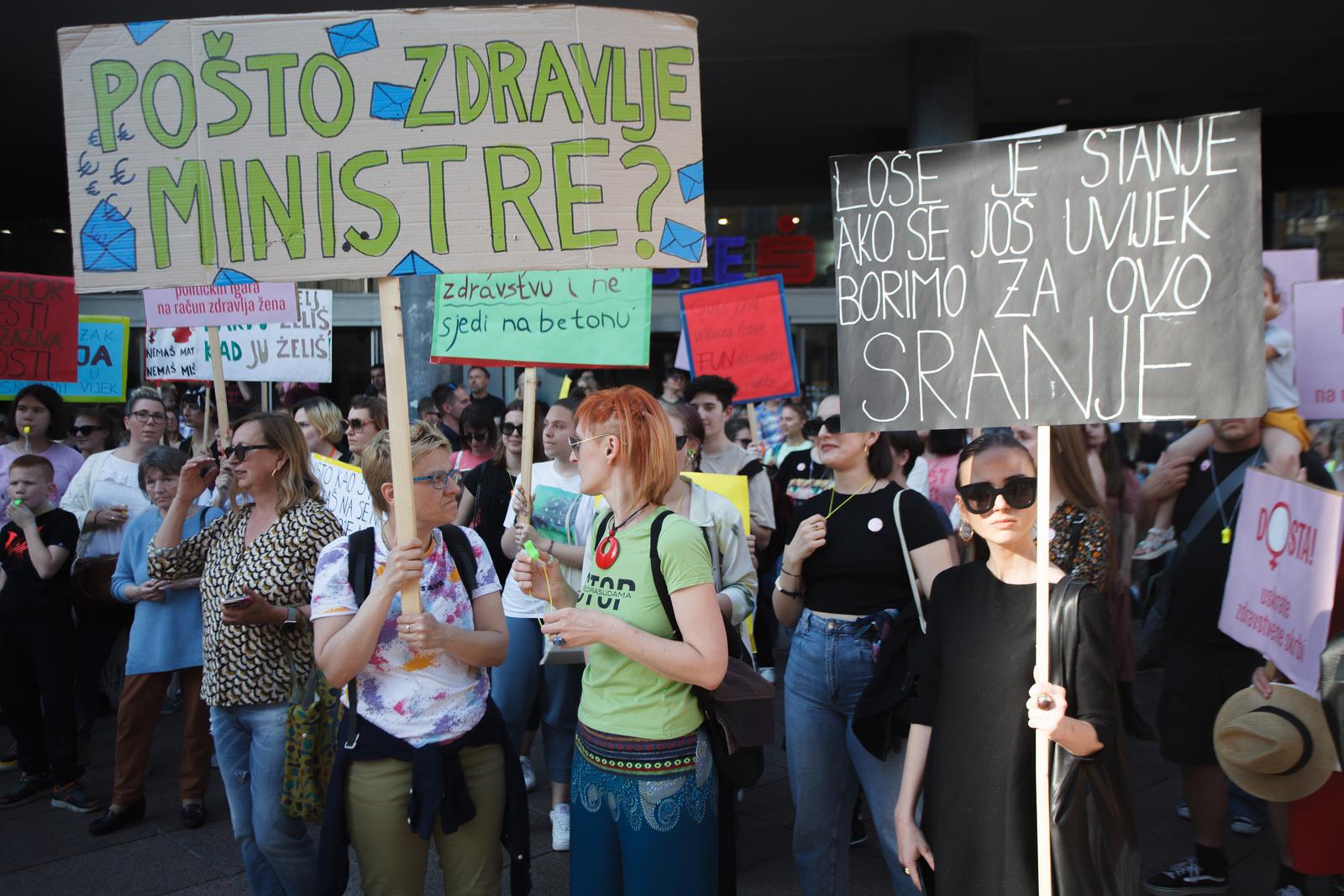 Rijeka: Prosvjed Dosta! Uništavanja javnog zdravstva i ugrožavanja zdravlja žena! Rijeka: Prosvjed Dosta! Uništavanja javnog zdravstva i ugrožavanja zdravlja žena!