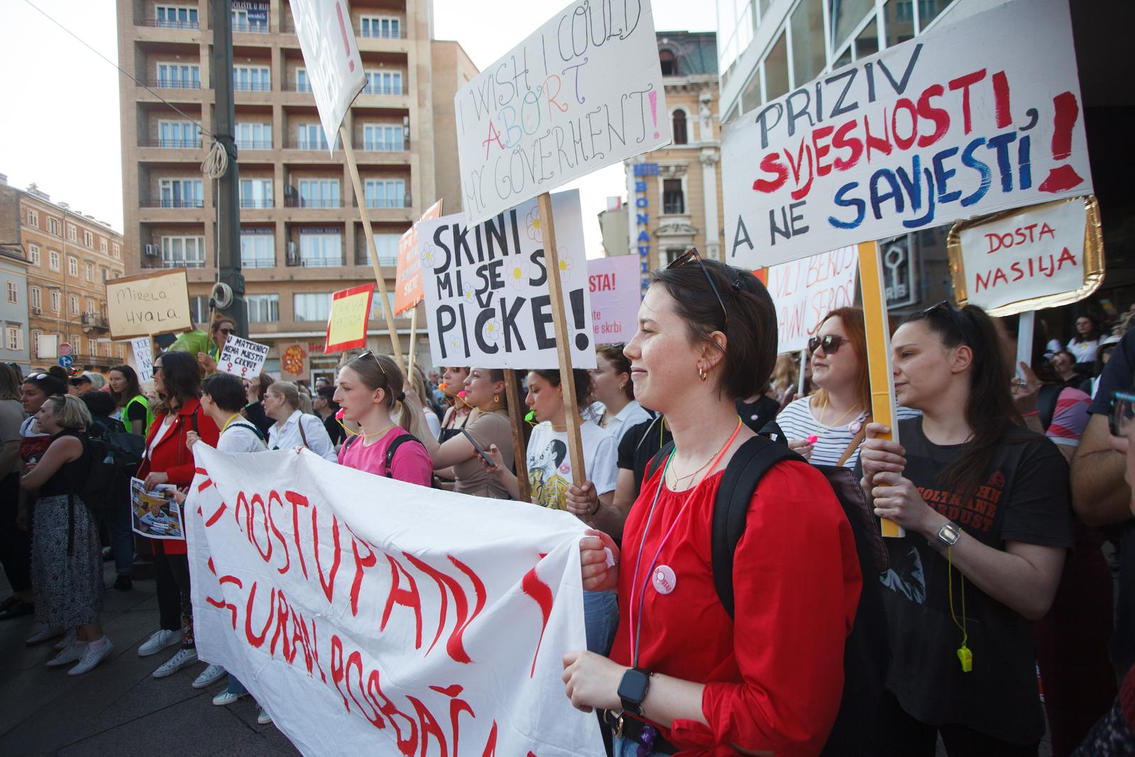 Rijeka: Prosvjed Dosta! Uništavanja javnog zdravstva i ugrožavanja zdravlja žena! Rijeka: Prosvjed Dosta! Uništavanja javnog zdravstva i ugrožavanja zdravlja žena!