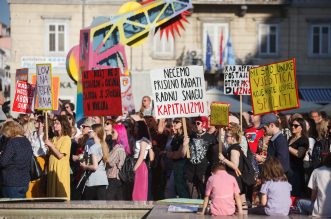 Rijeka: Prosvjed Dosta! Uništavanja javnog zdravstva i ugrožavanja zdravlja žena!