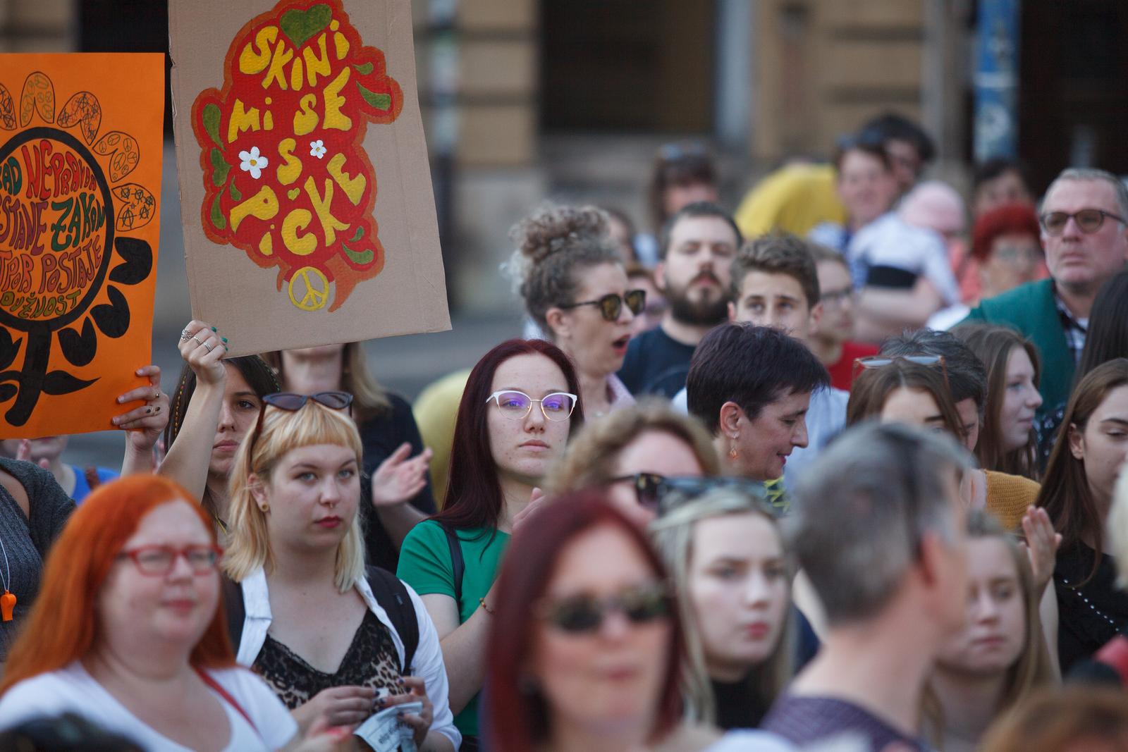 Rijeka: Prosvjed Dosta! Uništavanja javnog zdravstva i ugrožavanja zdravlja žena! Rijeka: Prosvjed Dosta! Uništavanja javnog zdravstva i ugrožavanja zdravlja žena!