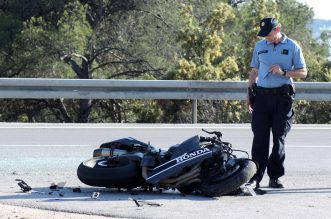 U prometnoj nereći kod Brodarice teško stradao motociklist