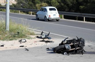 U prometnoj nereći kod Brodarice teško stradao motociklist