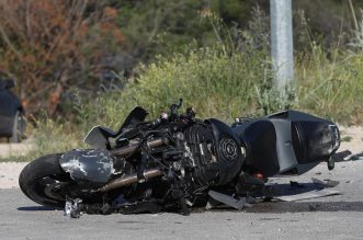 U prometnoj nereći kod Brodarice teško stradao motociklist