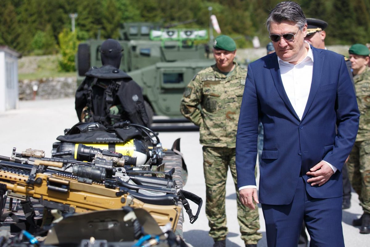 Milanović u vojarni u Delnicama položio vijenac za poginule pripadnike Specijalnih postrojbi HV-a