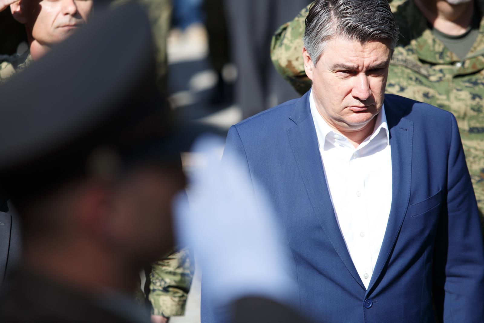 Milanović u vojarni u Delnicama položio vijenac za poginule pripadnike Specijalnih postrojbi HV-a