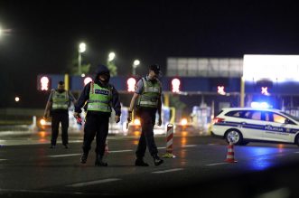 Zatvorena autocesta Zagreb – Karlovac u oba smjera, navijači se potukli s policijom