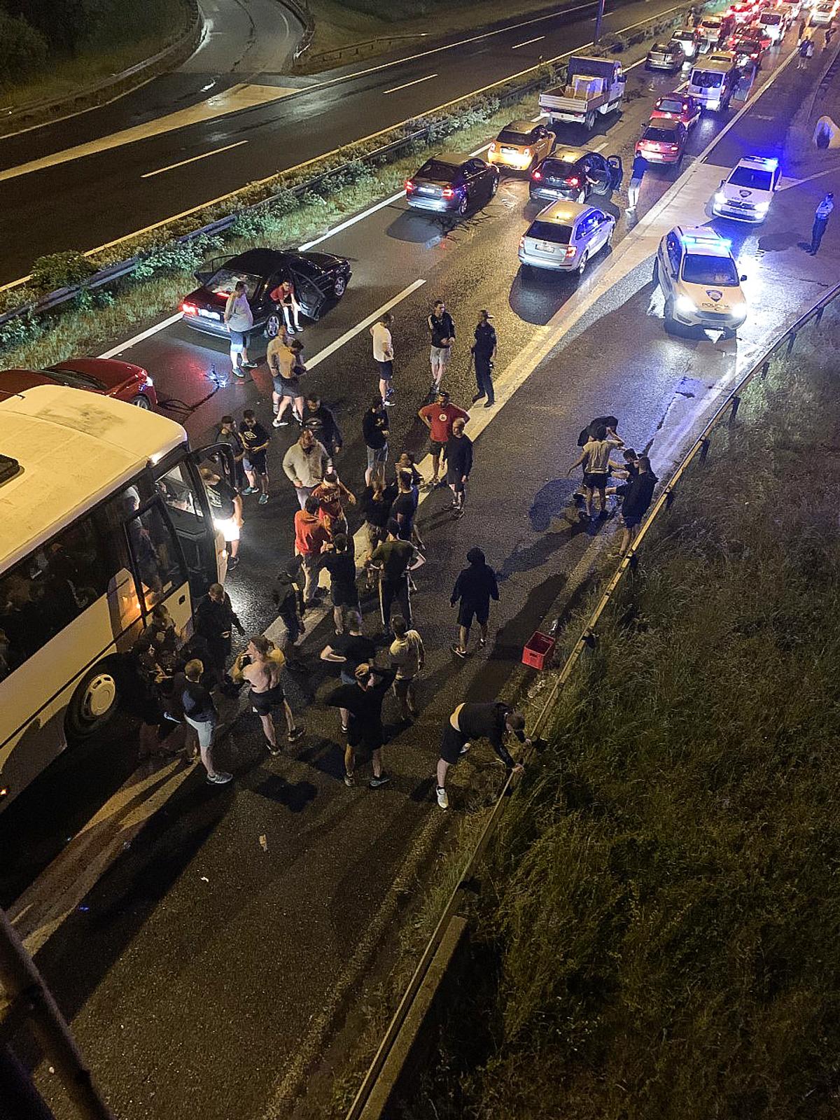 Zagreb: Torcida na povratku na autocesti napala policiju koja je uzvratila vatrenim oružjem