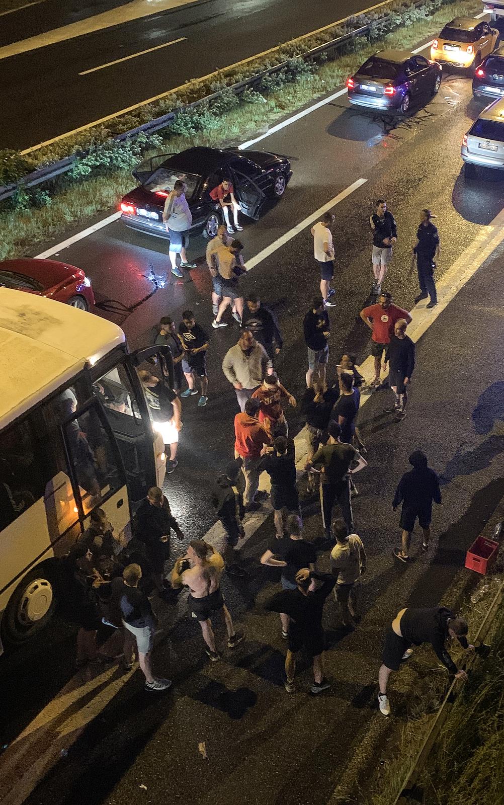 Zagreb: Torcida na povratku na autocesti napala policiju koja je uzvratila vatrenim oružjem