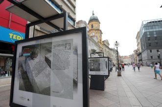 Rijeka: Na Korzu otvorena je izložba 16 fotografija grobnih mjesta umjetnika