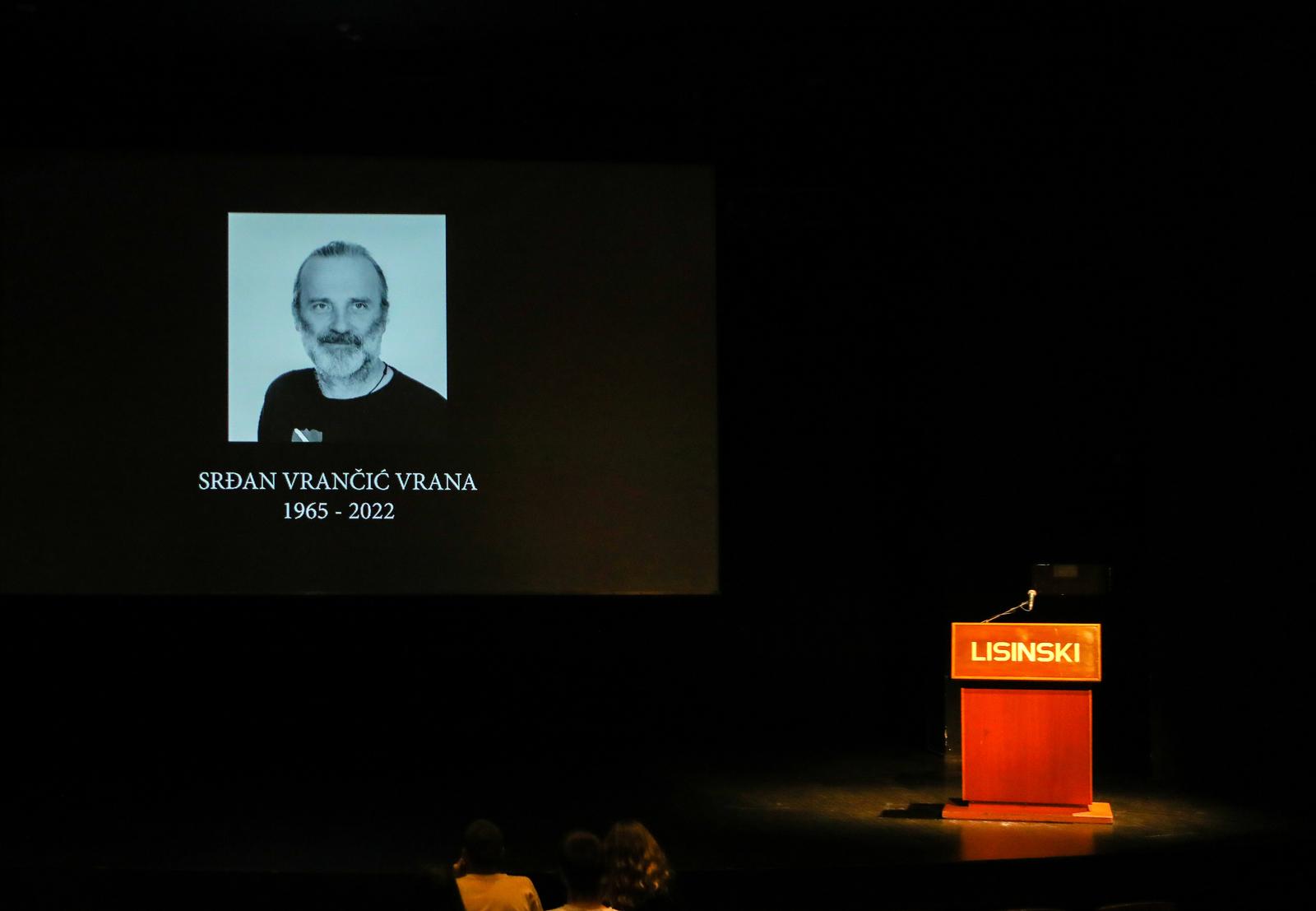 Zagreb: U Lisinskom je održana komemoracija za fotoreportera Srđana Vrančića Vrane Zagreb: U Lisinskom je održana komemoracija za fotoreportera Srđana Vrančića Vrane