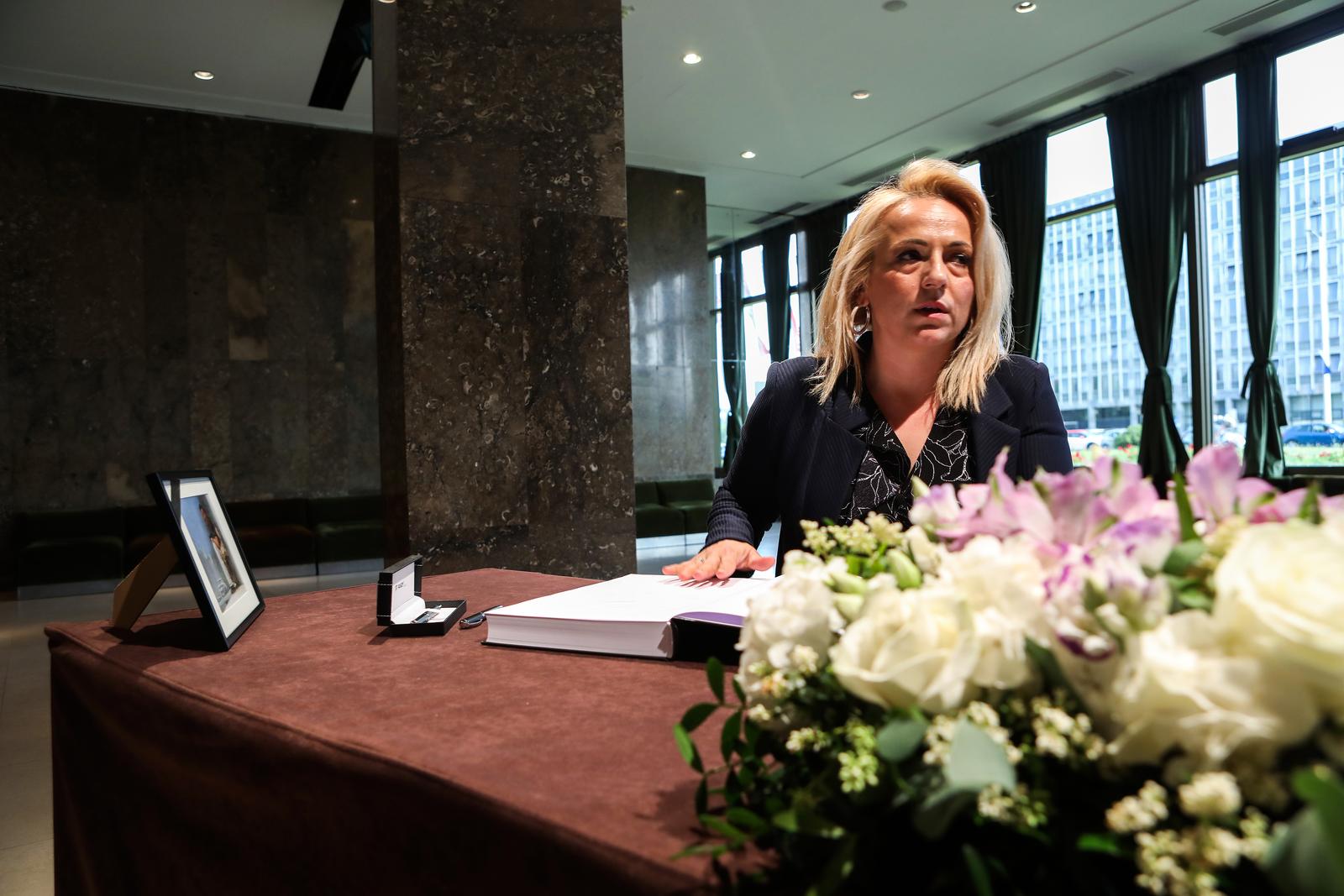 Zagreb: U Lisinskom je održana komemoracija za fotoreportera Srđana Vrančića Vrane Zagreb: U Lisinskom je održana komemoracija za fotoreportera Srđana Vrančića Vrane