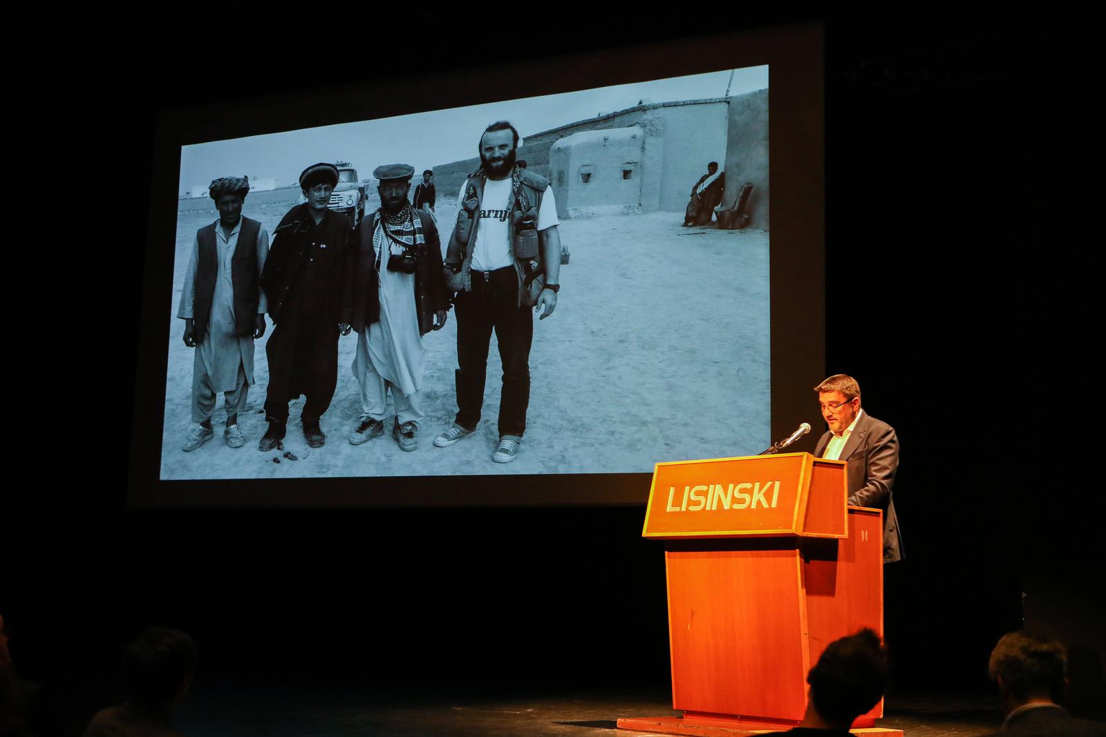 Zagreb: U Lisinskom je održana komemoracija za fotoreportera Srđana Vrančića Vrane Zagreb: U Lisinskom je održana komemoracija za fotoreportera Srđana Vrančića Vrane