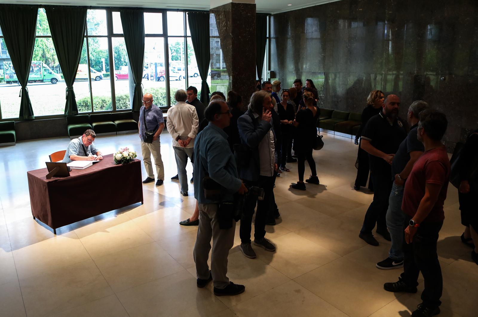 Zagreb: U Lisinskom je održana komemoracija za fotoreportera Srđana Vrančića Vrane Zagreb: U Lisinskom je održana komemoracija za fotoreportera Srđana Vrančića Vrane