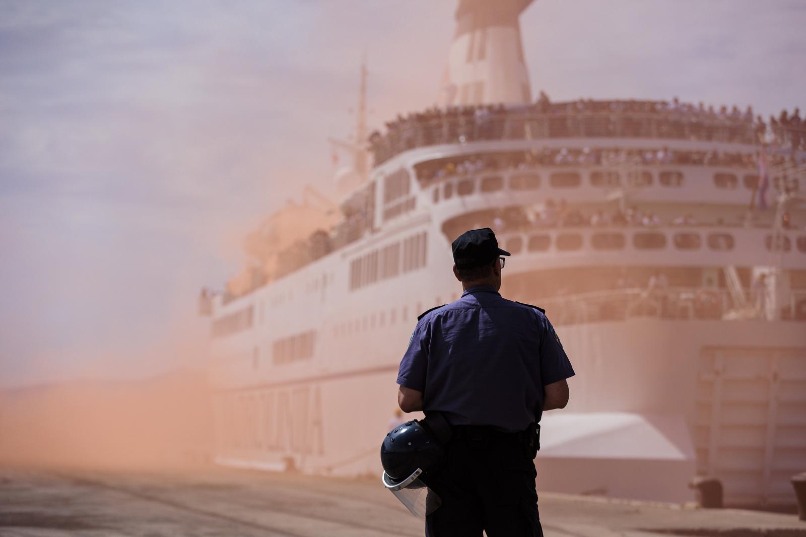 Dolazak navijača HNK Rijeka brodom u splitsku luku Dolazak navijača HNK Rijeka brodom u splitsku luku