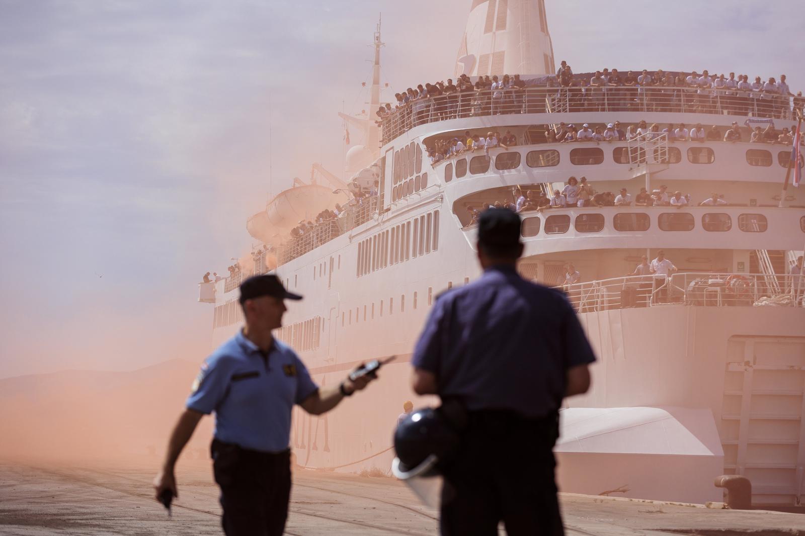 Dolazak navijača HNK Rijeka brodom u splitsku luku Dolazak navijača HNK Rijeka brodom u splitsku luku