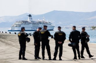 Dolazak navijača HNK Rijeka brodom u splitsku luku