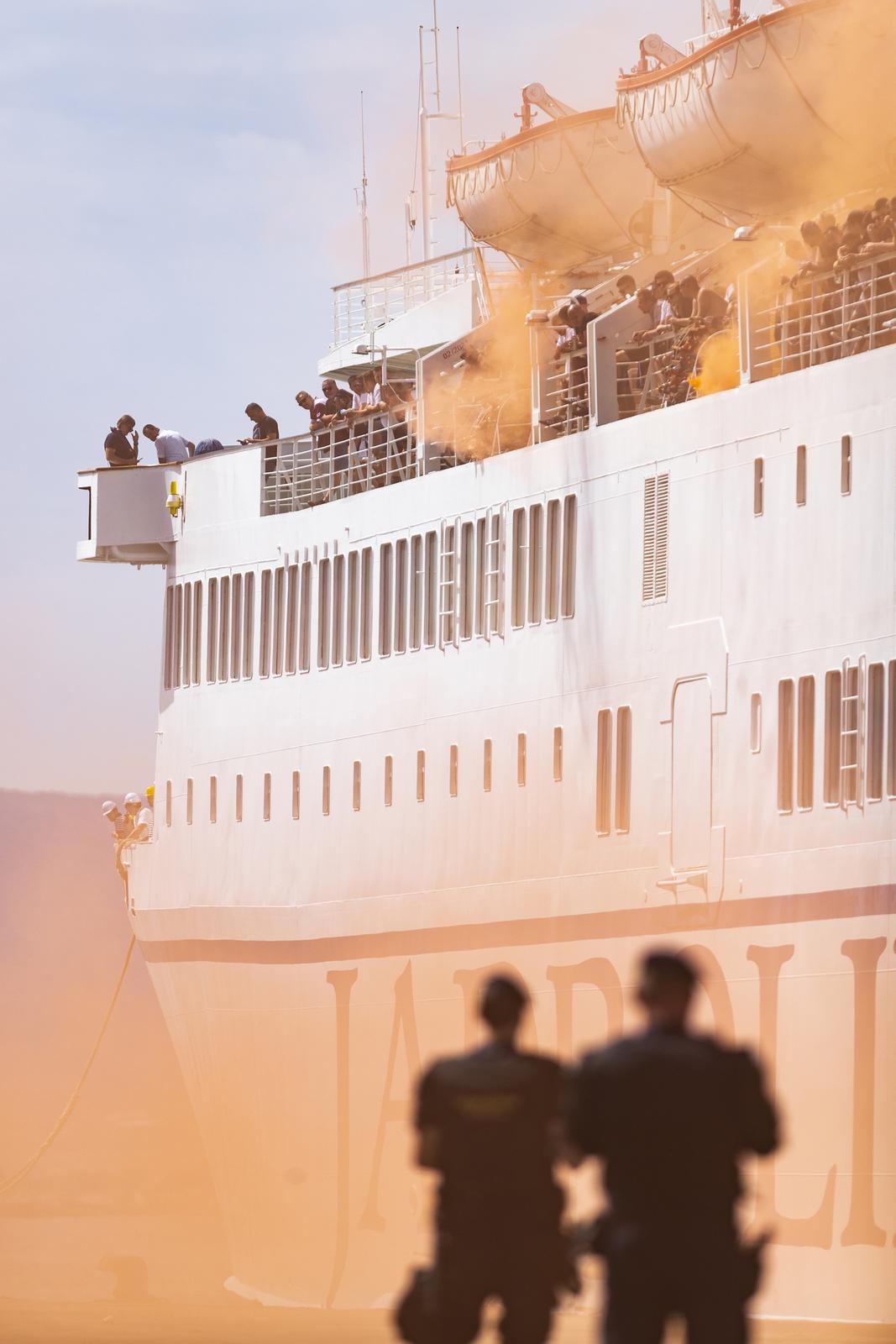 Dolazak navijača HNK Rijeka brodom u splitsku luku Dolazak navijača HNK Rijeka brodom u splitsku luku