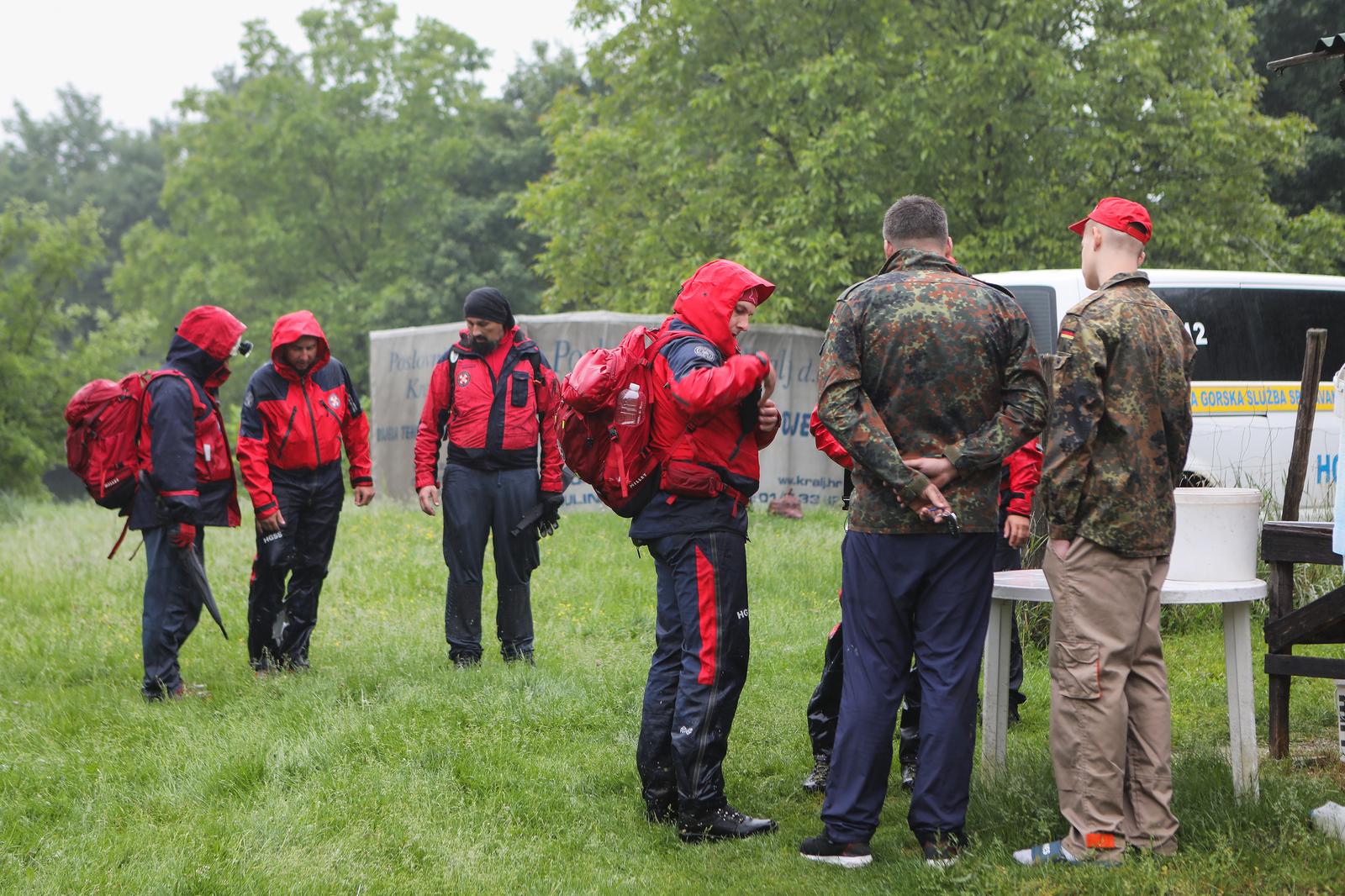 Potraga za nestalim zrakoplovom Cessna na području Rakovice Potraga za nestalim zrakoplovom Cessna na području Rakovice