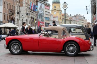 26. međunarodni susret Oldtimer Auto Rally Rijeka 2022. startao je ne Korzu